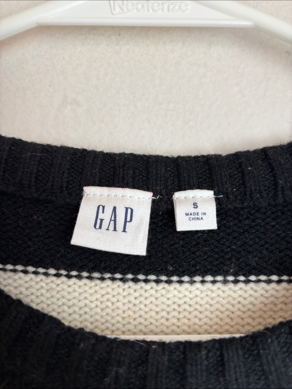 GAP Women's Multicolor Rainbow Striped merino wool Crewneck Sweater Small EUC - Picture 4 of 7
